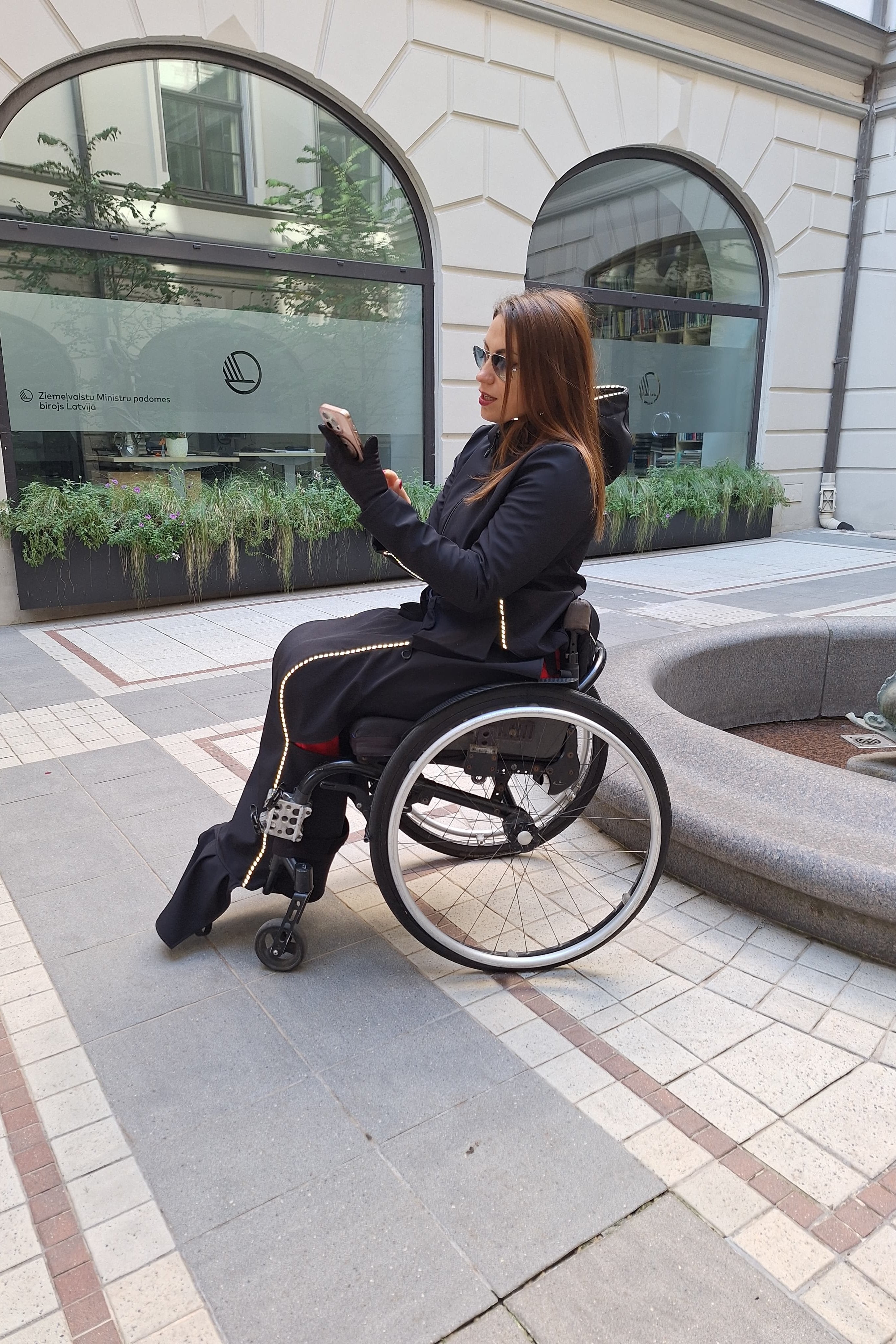 Wheelchair blanket with reflective elements and magnetic closure